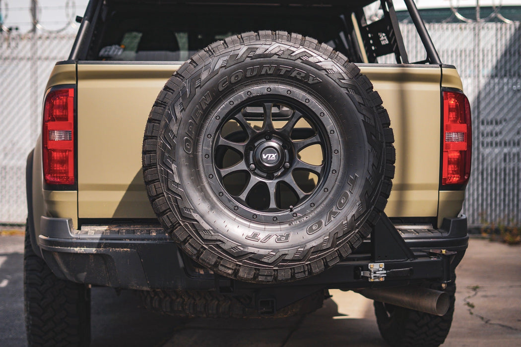 RIG'd UltraSwing™ Multi-Fit Spare Tire Hitch Mount