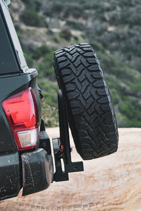 RIG'd UltraSwing™ Multi-Fit Spare Tire Hitch Mount