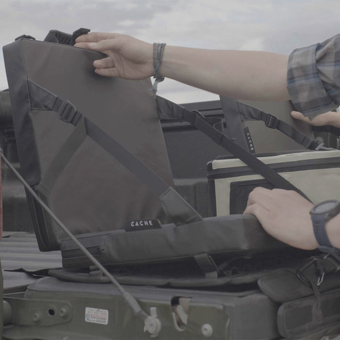 CACHE The Lounger Chair