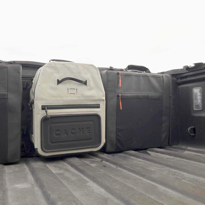 CACHE The Lounger Chair